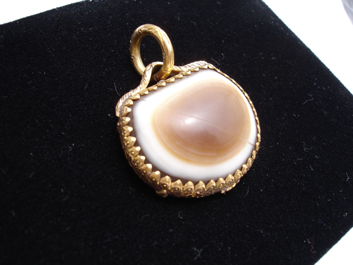 The Lotus Buckle — 18k gold · banded agate · rose-cut diamonds · ruby