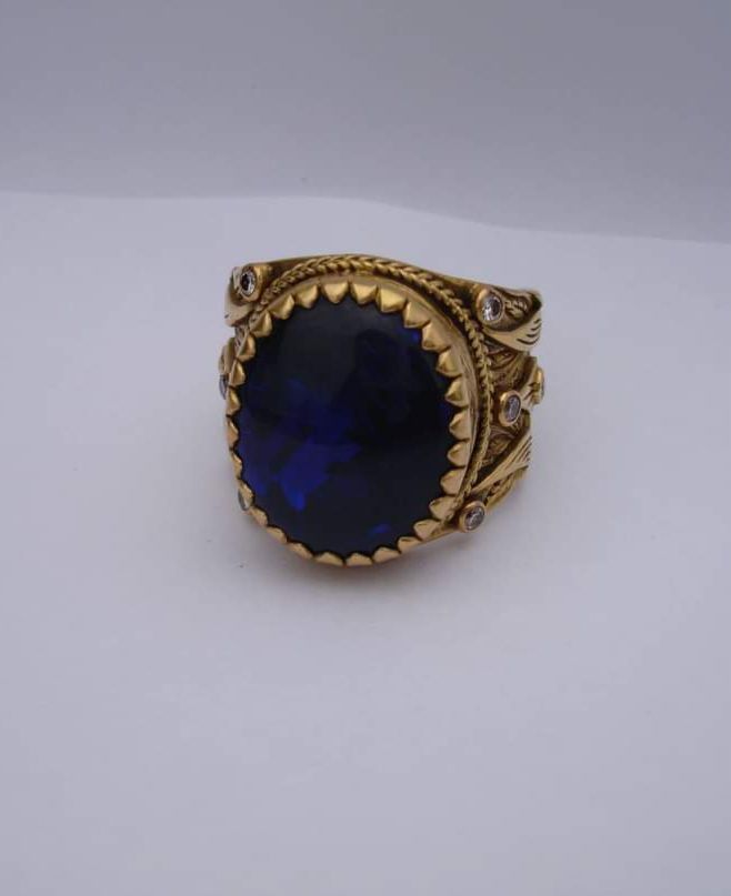 Midnight Sovereign — 18k gold · deep-blue cabochon · diamonds