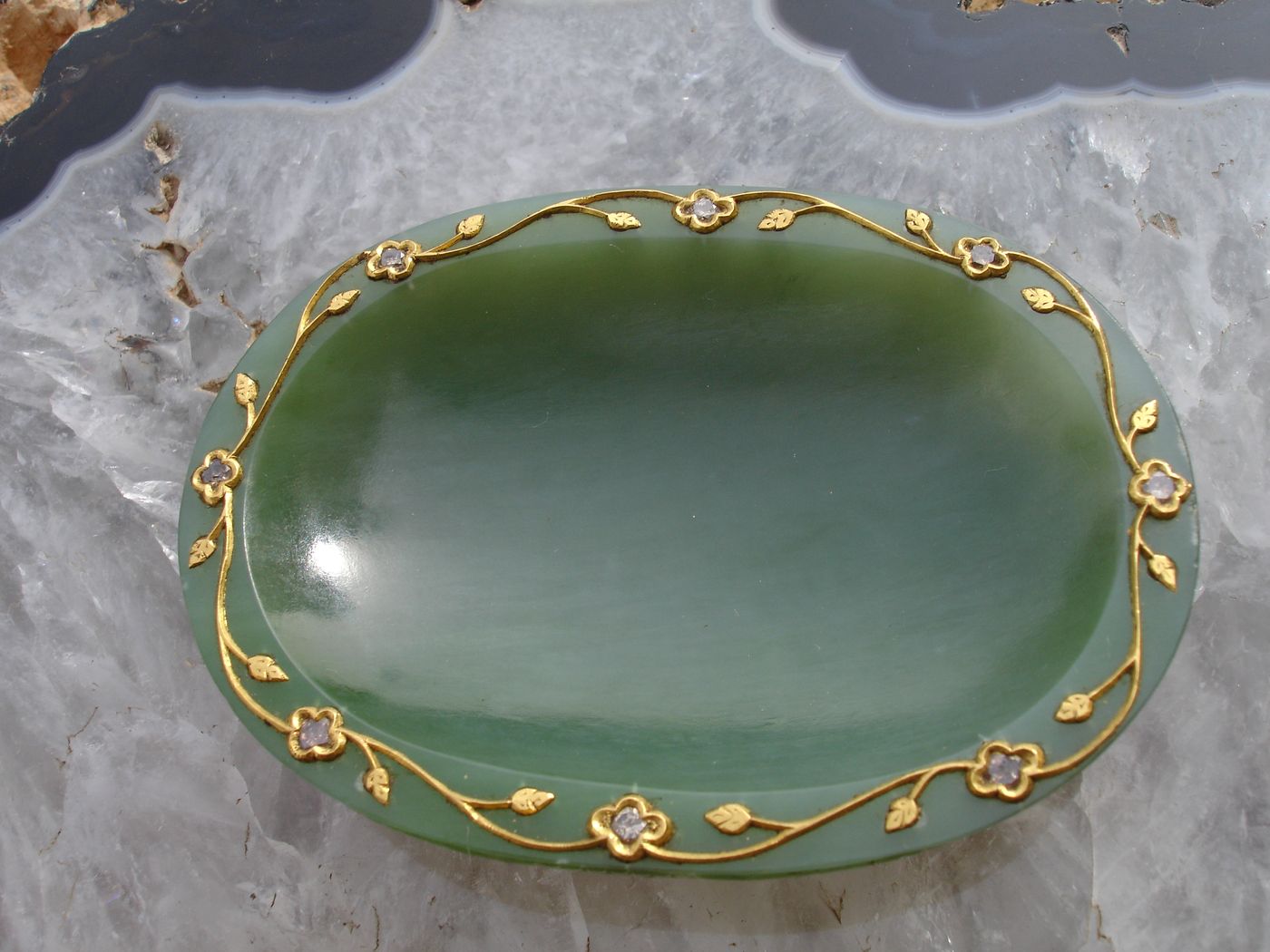 Nephrite Vine Tray — Green nephrite jade, gold vine, diamond rim