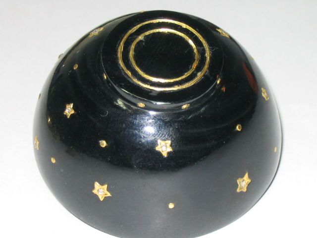 Star-Inlay Onyx Bowl — Black onyx, gold star inlay